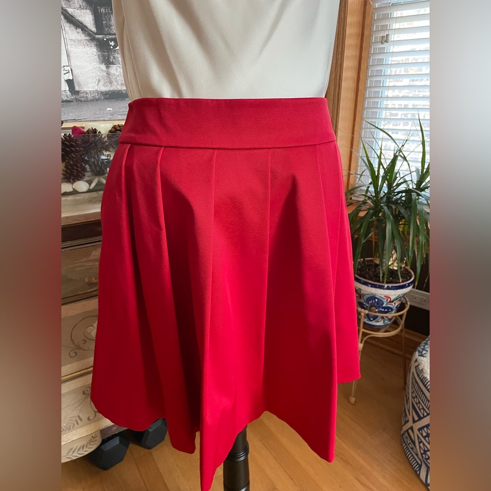 Ann Taylor bright red pleated skirt w/pockets